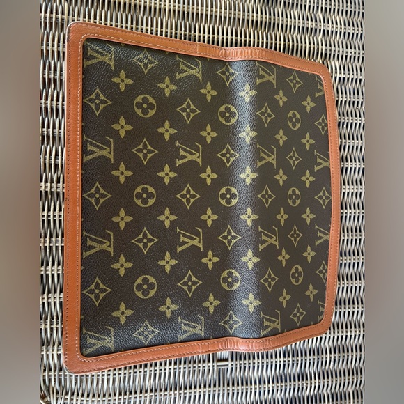 Authentic Louis Vuitton Monogram Dame Clutch GM - Picture 5 of 17